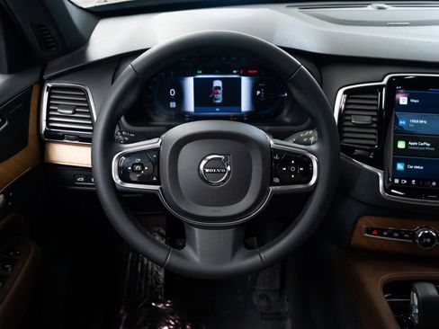 Used 2023 Volvo XC90 T8 Plus image 12