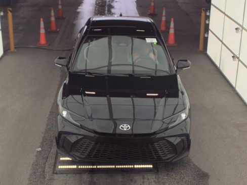 Used 2025 Toyota Camry SE image 2