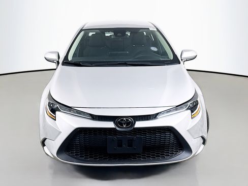 Used 2022 Toyota Corolla LE FWD image 2