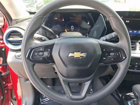 Used 2026 Chevrolet Trax LT FWD image 15
