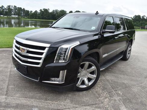 Used 2020 Cadillac Escalade ESV Luxury RWD image 2