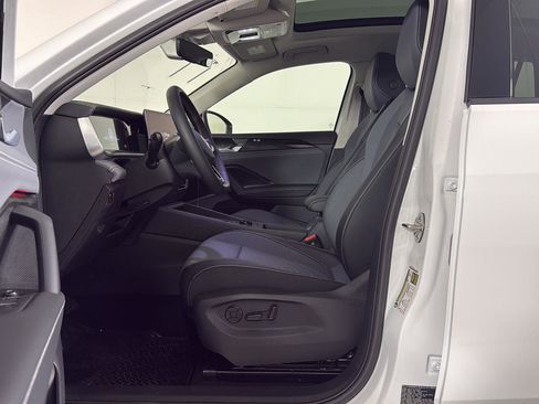 New 2026 Volkswagen Tiguan SE AWD/4WD image 11