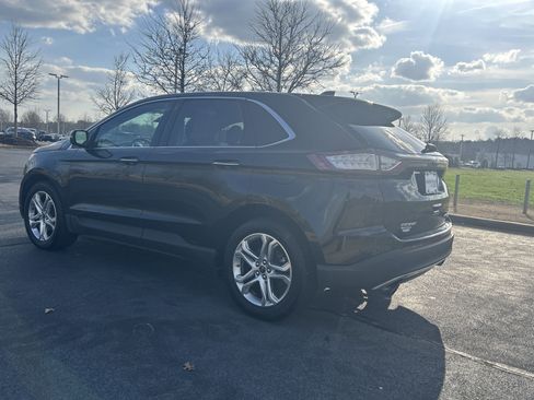 Used 2018 Ford Edge Titanium w/ Ford Safe & Smart Package image 9