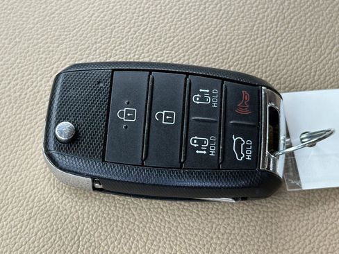 Used 2019 Kia Sedona LX FWD image 14