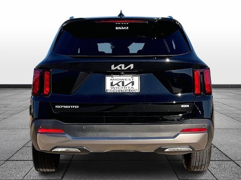 Used 2025 Kia Sorento S image 4
