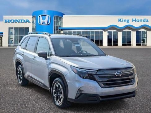 Used 2025 Subaru Forester Premium w/ Convenience Package #1 AWD/4WD image 3