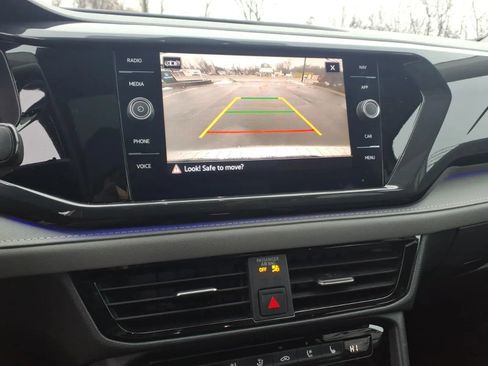 Used 2022 Volkswagen Taos SEL w/ Panoramic Sunroof Package image 33