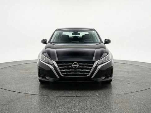 Used 2025 Nissan Altima 2.5 SV FWD image 2