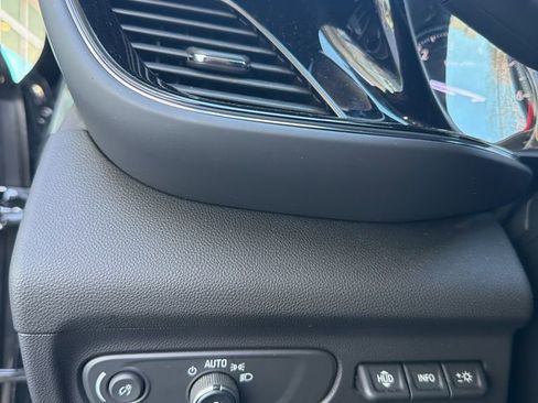 Used 2022 Buick Envision Avenir w/ Technology Package II image 26