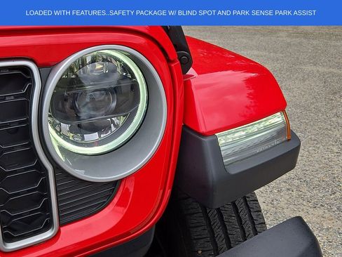 Used 2025 Jeep Wrangler Unlimited Sahara w/ Safety Group AWD/4WD image 9