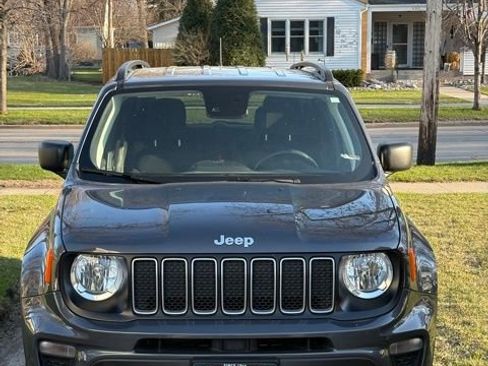 Used 2022 Jeep Renegade Latitude w/ Convenience Group AWD/4WD image 2