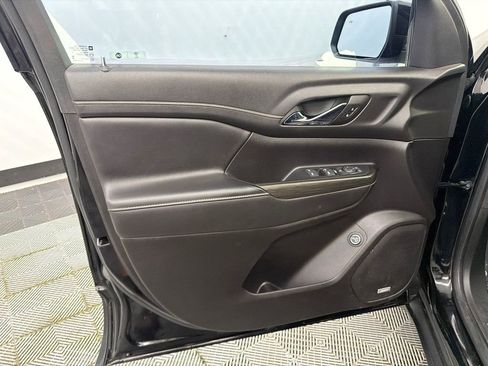 Used 2023 GMC Acadia SLT w/ Elevation Edition FWD image 11