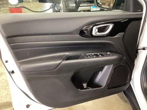 New 2026 Jeep Compass Latitude AWD/4WD image 10