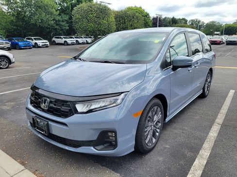 New 2026 Honda Odyssey Touring image 9