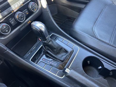 Used 2018 Volkswagen Passat 2.0T R-Line image 24