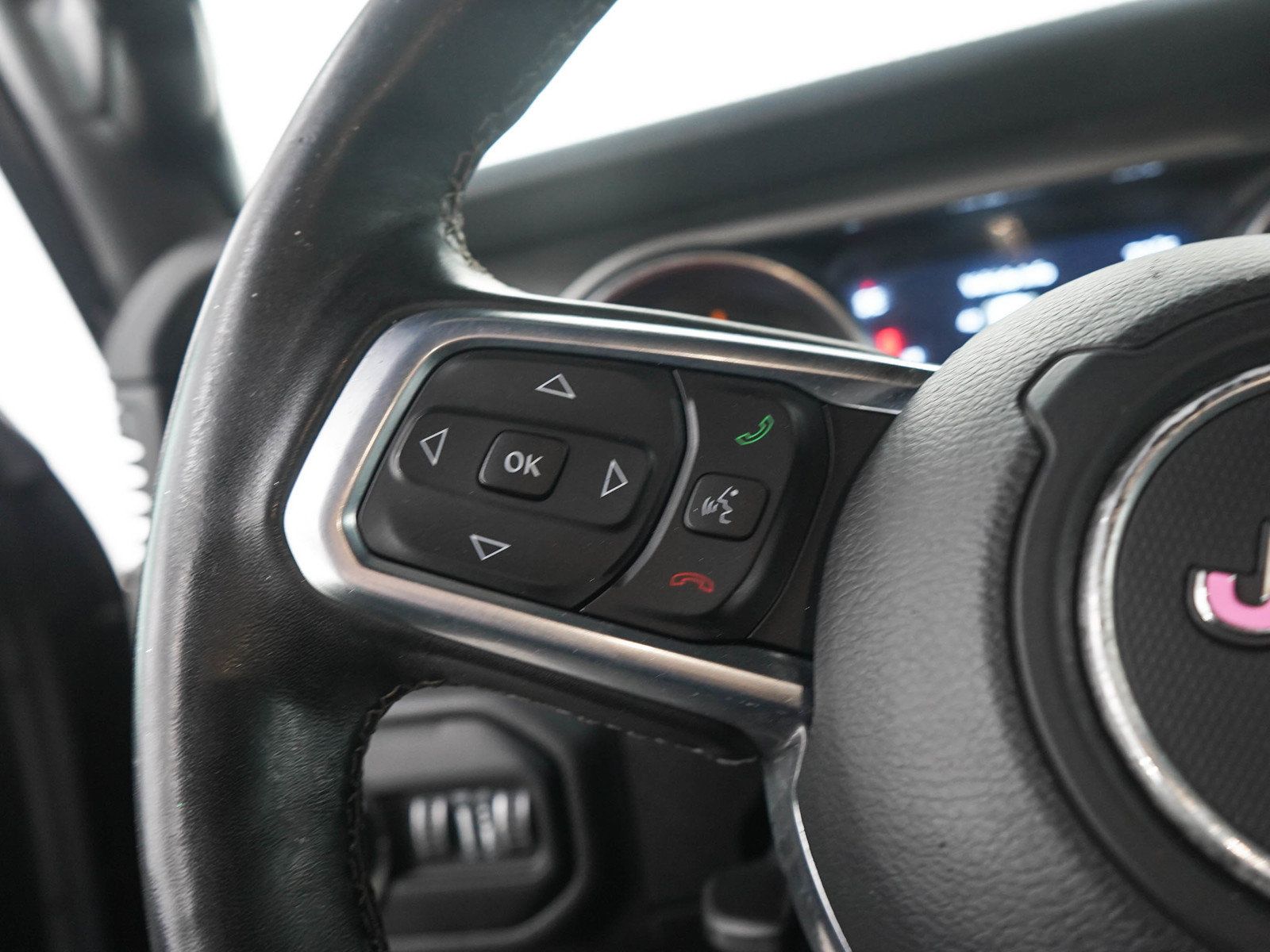 Used 2019 Jeep Wrangler Unlimited Sahara w/ Uconnect 4C Nav & Sound Group AWD/4WD image 23