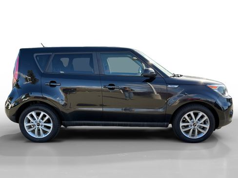 Used 2019 Kia Soul + image 6