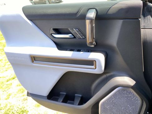 Used 2025 GMC Hummer EV 3X AWD/4WD image 24