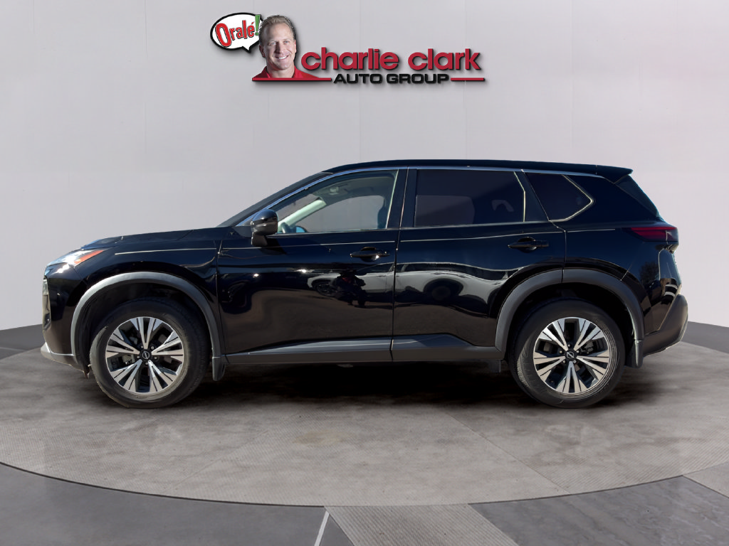 Used 2022 Nissan Rogue SV FWD image 2