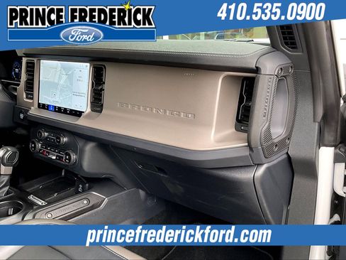 Used 2025 Ford Bronco Outer Banks image 15