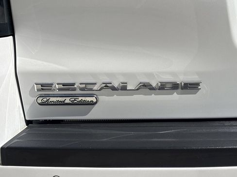 Used 2016 Cadillac Escalade Platinum image 11