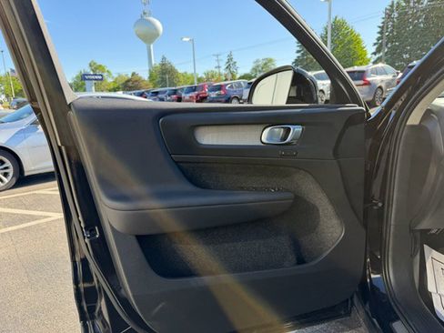 Used 2023 Volvo XC40 B5 Plus w/ Protection Package Premier AWD/4WD image 9