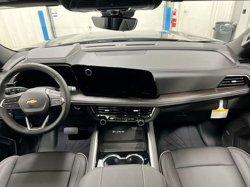 New 2026 Chevrolet Suburban Premier AWD/4WD image 10
