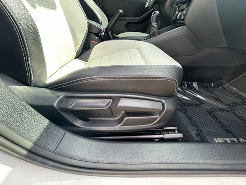 Used 2016 Volkswagen Jetta Sport FWD image 21