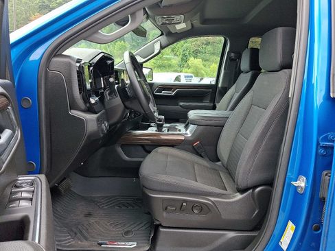 Used 2025 Chevrolet Silverado 1500 LT AWD/4WD image 13