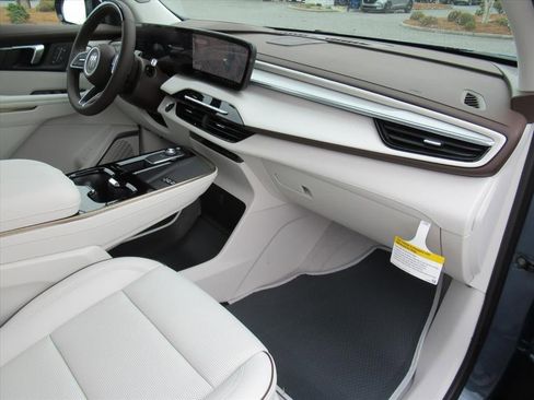 New 2026 Buick Enclave Avenir w/ Super Cruise Package FWD image 11