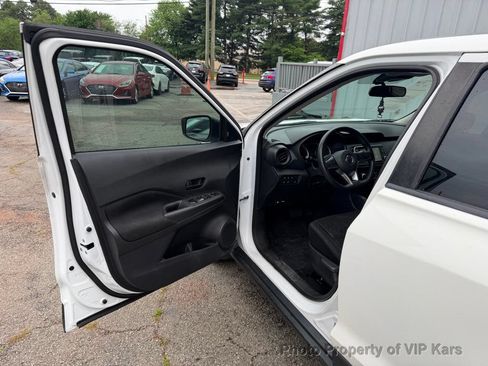 Used 2021 Nissan Kicks S FWD image 9