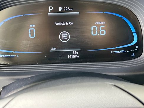 Used 2023 Hyundai Venue Limited FWD image 12