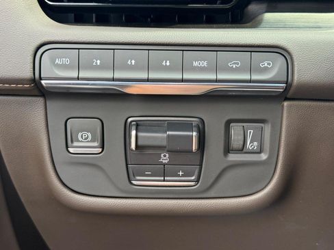 Certified 2023 Cadillac Escalade Premium Luxury w/ Performance Package AWD/4WD image 25