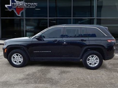 Used 2025 Jeep Grand Cherokee Laredo AWD/4WD image 7