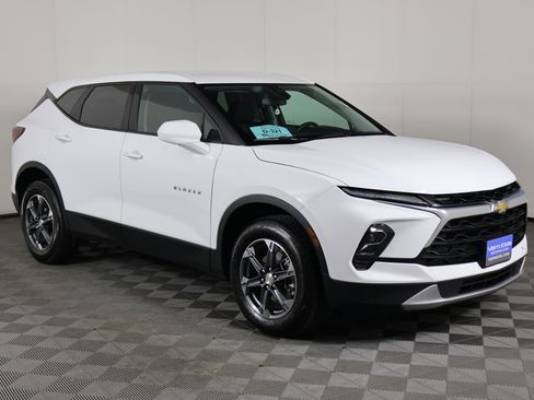 Used 2025 Chevrolet Blazer LT image 4