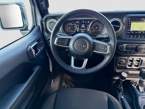 Used 2023 Jeep Gladiator Overland image 17