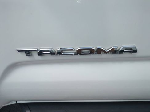 Used 2022 Toyota Tacoma SR5 w/ Technology Package RWD image 31