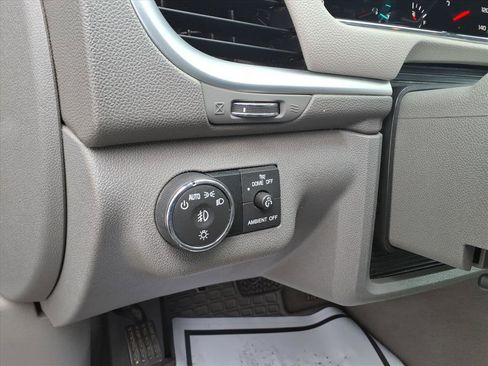 Used 2017 Chevrolet Traverse LT image 20