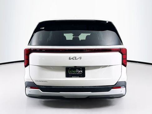 Used 2026 Kia Carnival FWD image 7