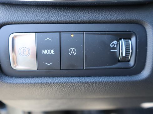 Used 2024 GMC Acadia Elevation w/ Black Edition image 18