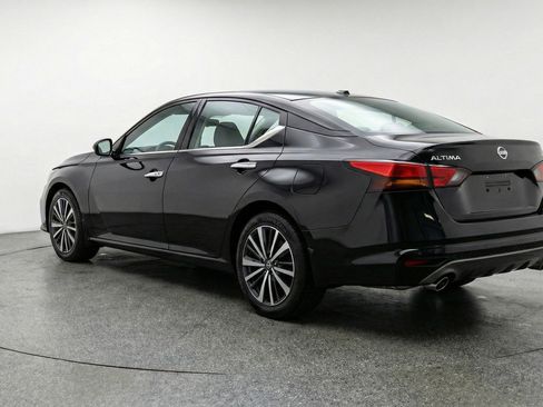 Used 2025 Nissan Altima 2.5 SV image 6