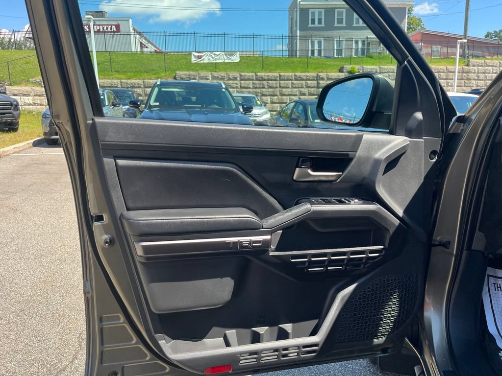 Used 2025 Toyota Tacoma TRD Sport AWD/4WD image 6
