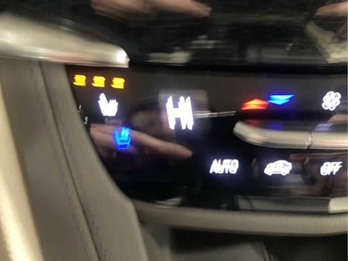 Used 2021 Cadillac XT6 Premium Luxury image 22