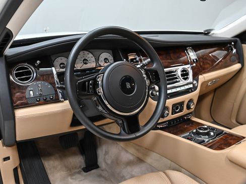 Used 2017 Rolls-Royce Ghost image 7