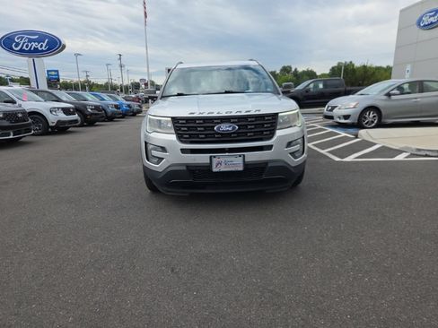 Used 2017 Ford Explorer Sport w/ Equipment Group 401A AWD/4WD image 2