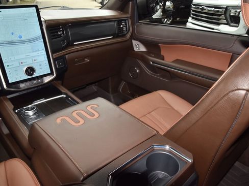 Used 2024 Ford Expedition Max King Ranch RWD image 18