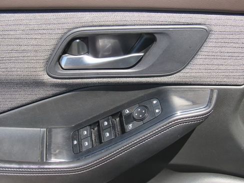 Used 2023 Nissan Rogue SV FWD image 21