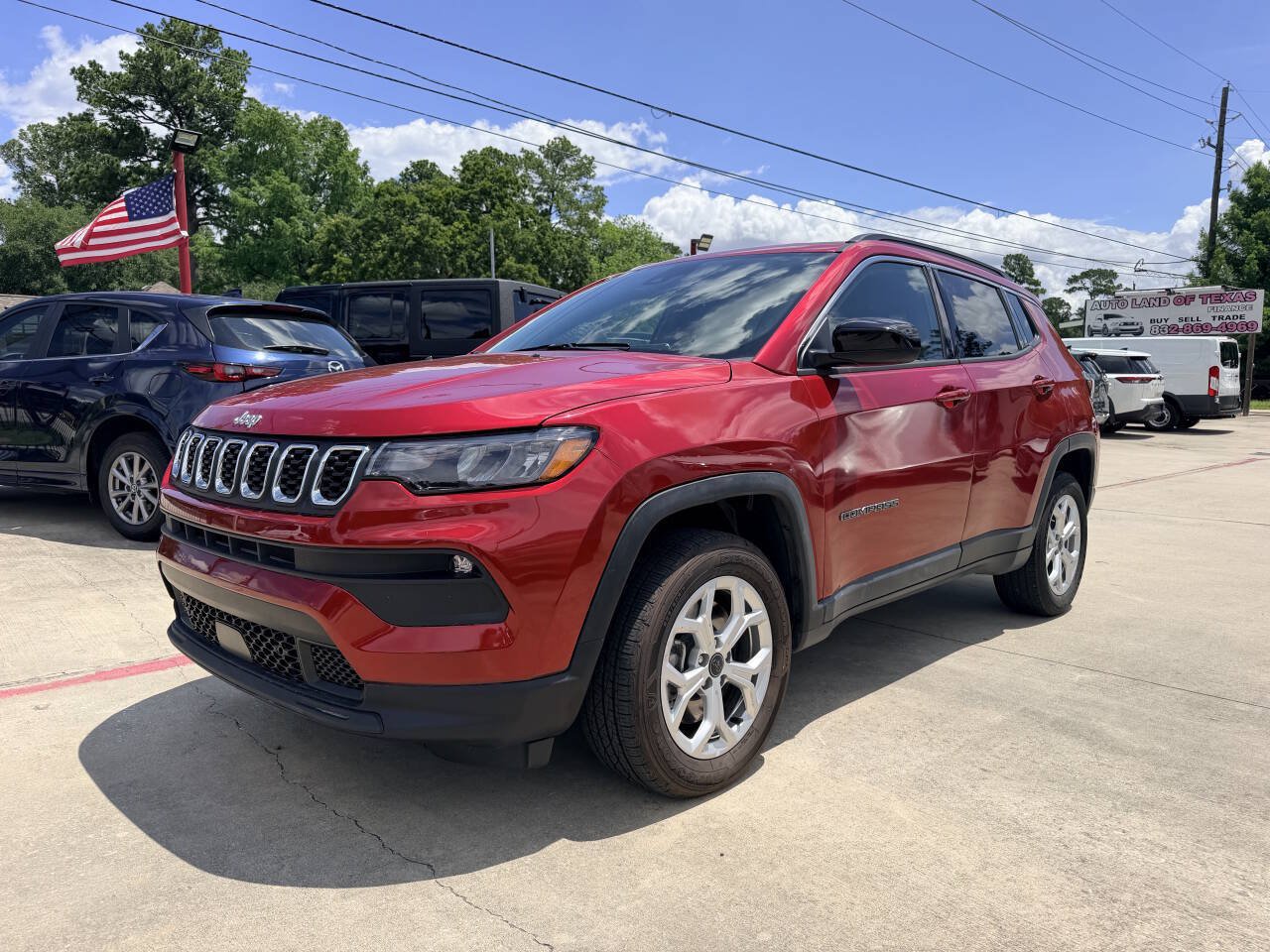 Used 2025 Jeep Compass Latitude w/ Sun & Sound Group AWD/4WD image 2
