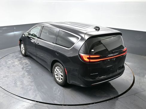 Used 2024 Chrysler Pacifica Touring-L image 21