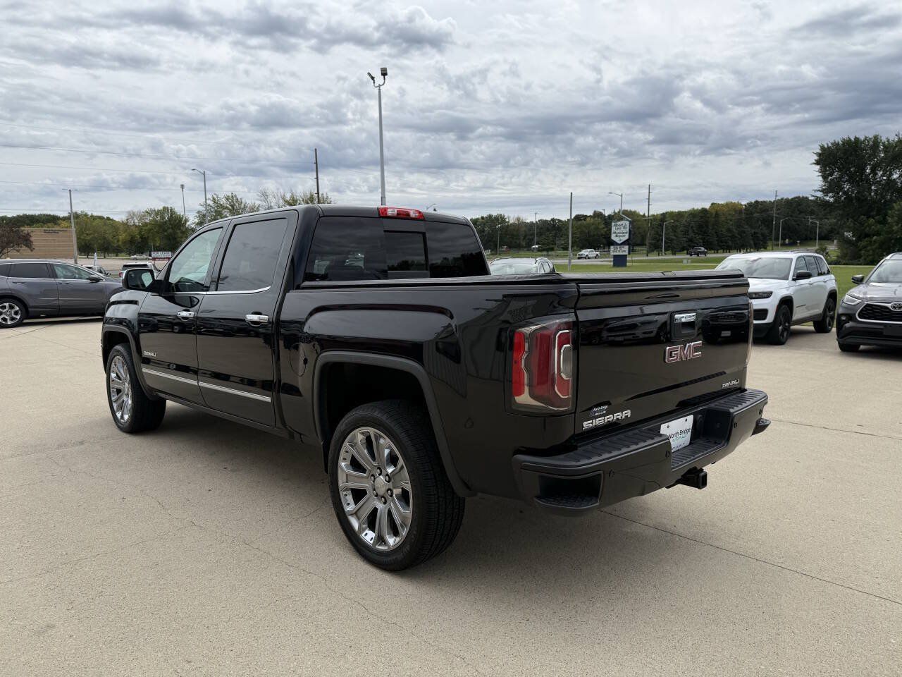 Used 2018 GMC Sierra 1500 Denali w/ Denali Ultimate Package AWD/4WD image 3